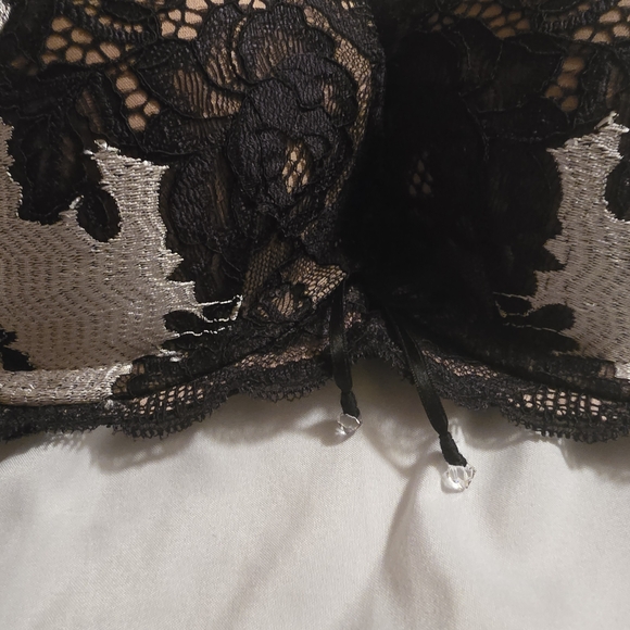 Victoria's Secret Black and Cream Lace Bra - Picture 3 of 6
